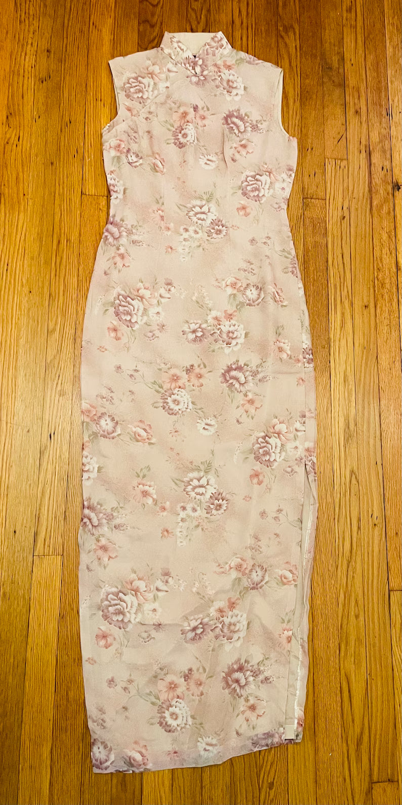 Vintage Chinese Qipao Dress – Handcrafted Beauty in Modern Print