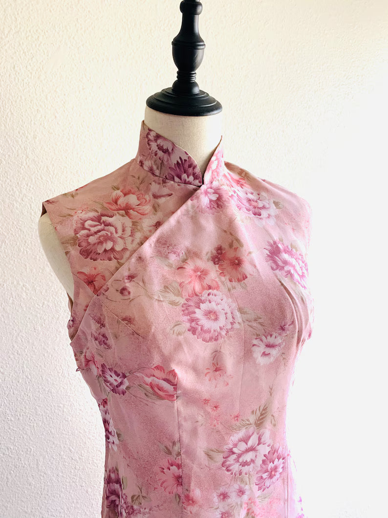 Vintage Chinese Qipao Dress – Handcrafted Beauty in Modern Print
