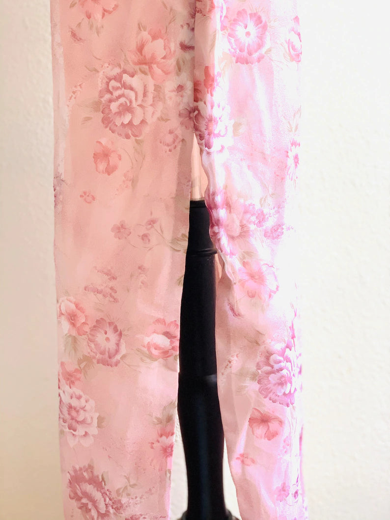 Vintage Chinese Qipao Dress – Handcrafted Beauty in Modern Print
