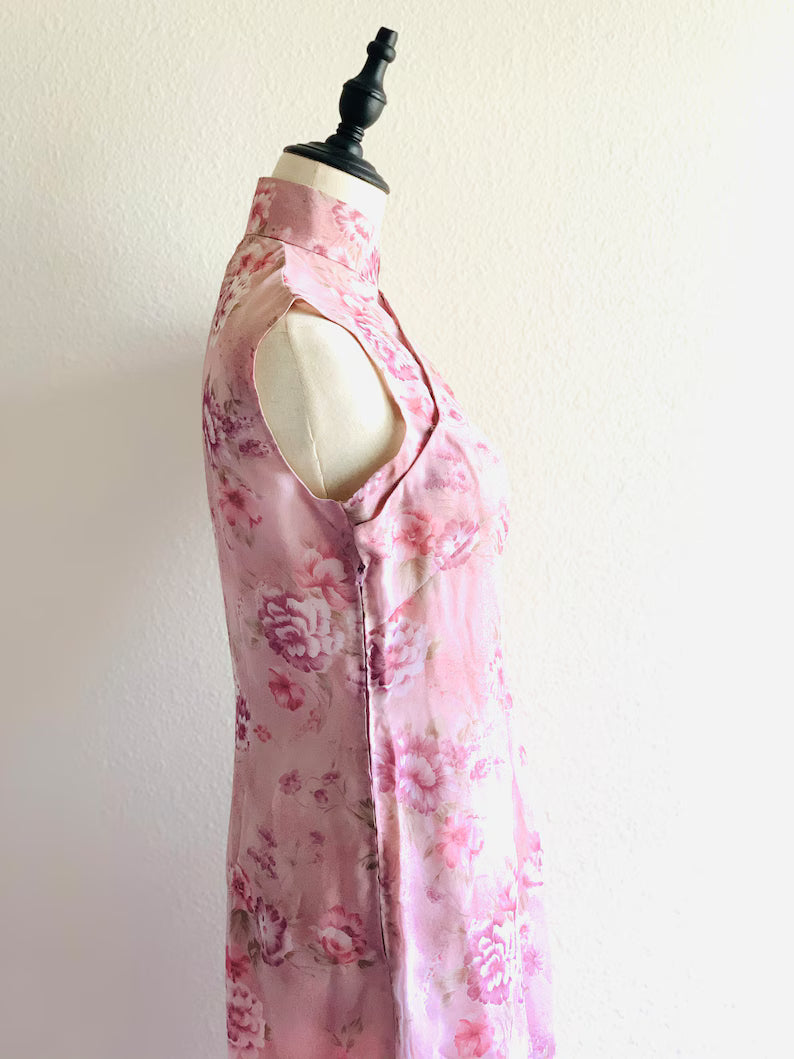 Vintage Chinese Qipao Dress – Handcrafted Beauty in Modern Print