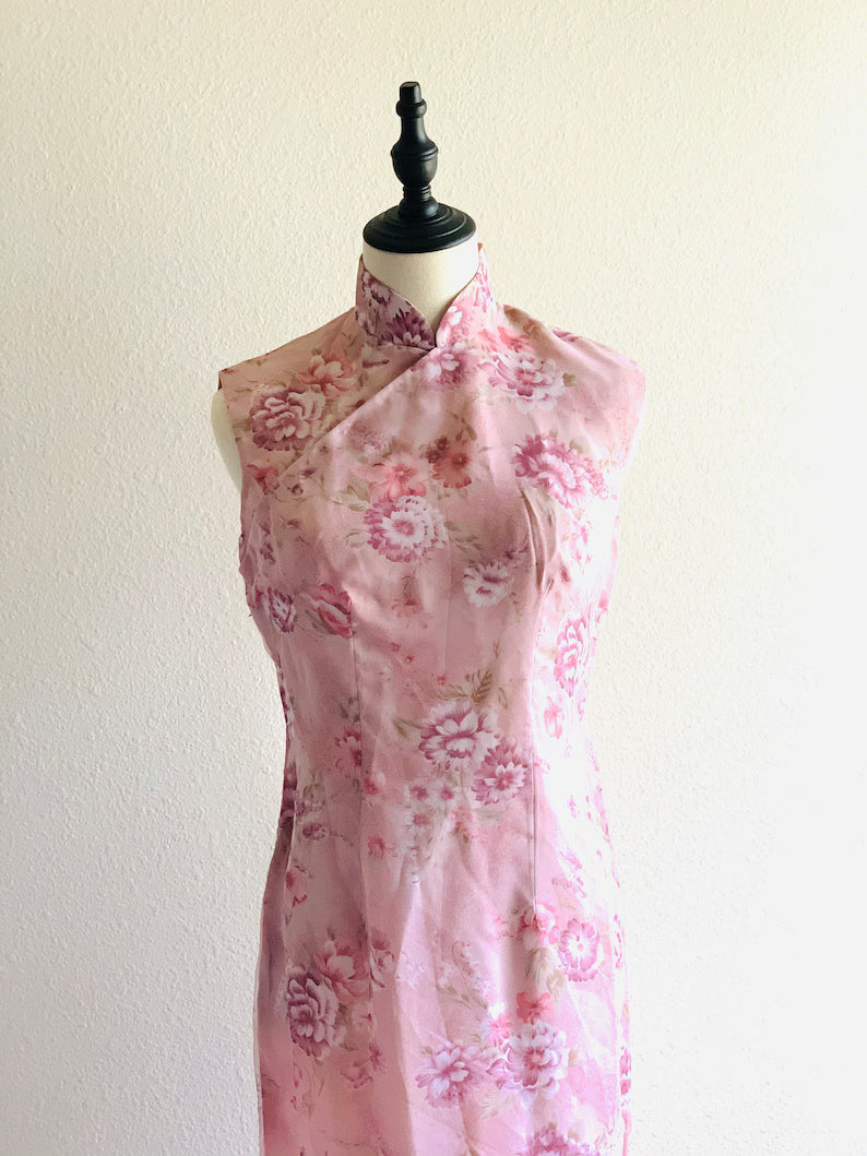Vintage Chinese Qipao Dress – Handcrafted Beauty in Modern Print